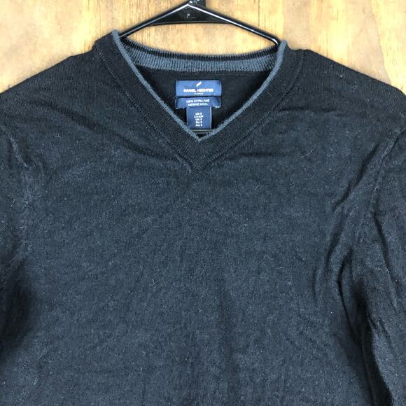 Daniel Hechter Paris Mens Sweater Black V Neck 100% Merino Wool Small - Picture 2 of 12